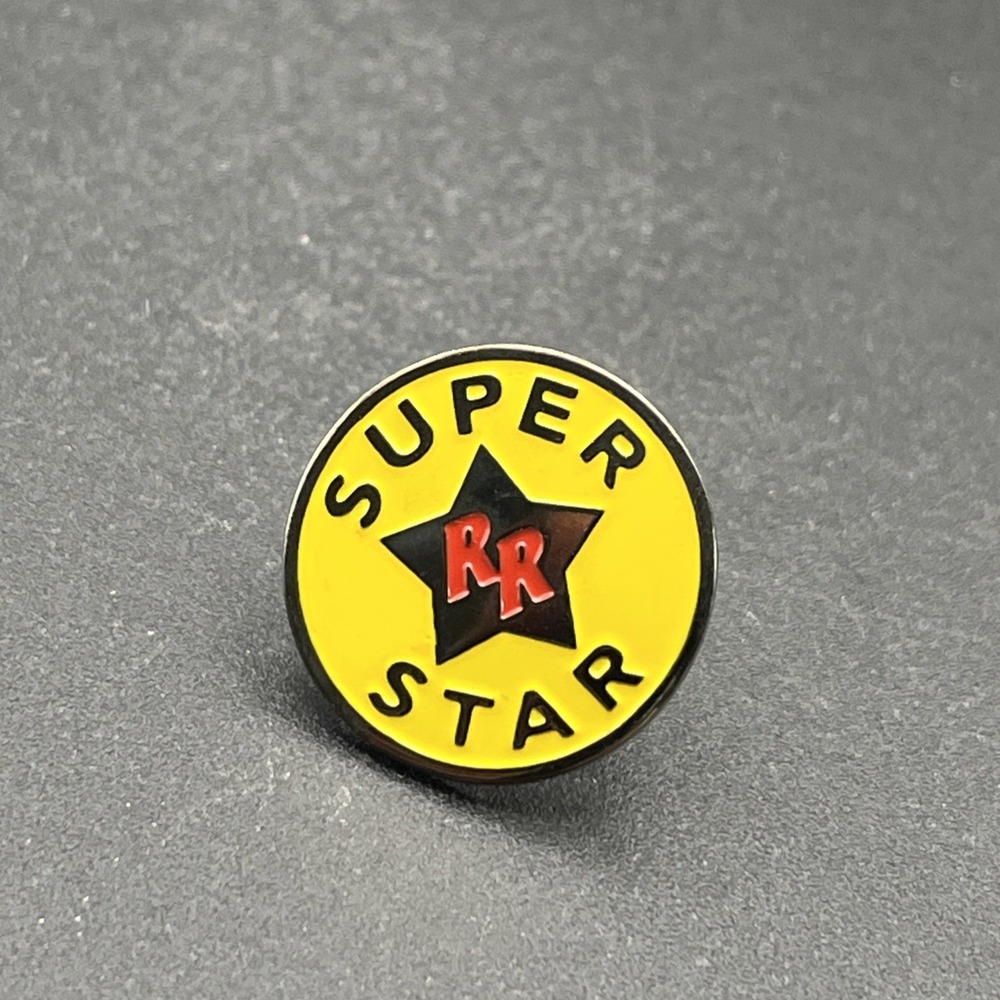 Red Robin Super Star Burger Restaurant Employee Lapel Hat Pin Yellow